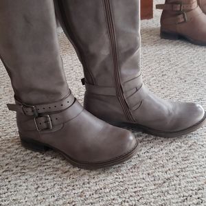 Kadi Maya Gray boots